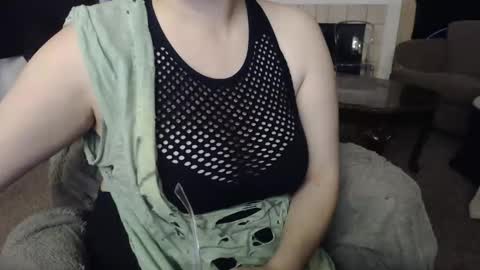 Snapshot of skyblu1 chatting on October 25, 8:47 pm SKYLE online show from October 25, 8:47 pm