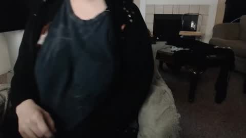 Snapshot of skyblu1 chatting on October 31, 8:54 pm SKYLE online show from October 31, 8:54 pm