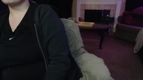 Snapshot of skyblu1 chatting on April 21, 2:51 am SKYLE online show from April 21, 2:51 am