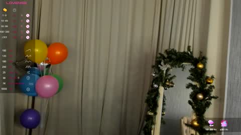 Snapshot of skye_shy chatting on December 7, 1:40 pm Skye online show from December 7, 1:40 pm