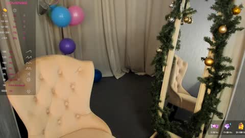 Snapshot of skye_shy chatting on December 14, 1:27 pm Skye online show from December 14, 1:27 pm