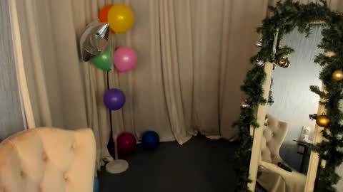 Snapshot of skye_shy chatting on December 14, 4:31 pm Skye online show from December 14, 4:31 pm