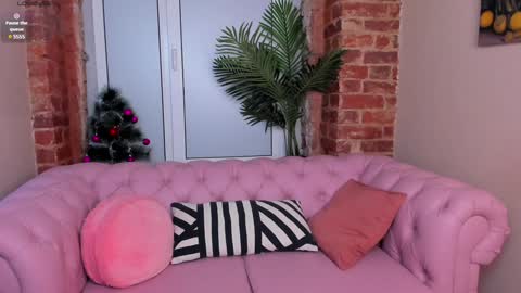 Snapshot of skye_shy chatting on December 20, 1:43 pm Skye online show from December 20, 1:43 pm