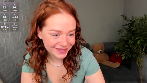 Snapshot of skye_shy chatting on December 21, 1:42 pm Skye online show from December 21, 1:42 pm