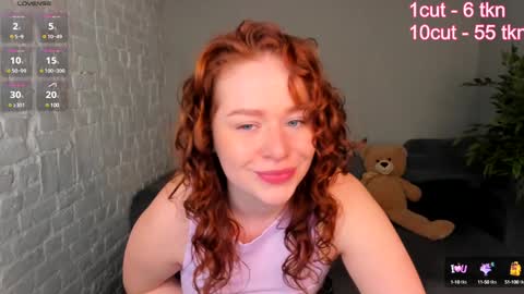 Snapshot of skye_shy chatting on December 22, 2:06 pm Skye online show from December 22, 2:06 pm