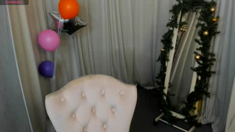 Snapshot of skye_shy chatting on January 9, 1:35 pm Skye online show from January 9, 1:35 pm