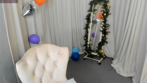 Snapshot of skye_shy chatting on January 10, 2:02 pm Skye online show from January 10, 2:02 pm