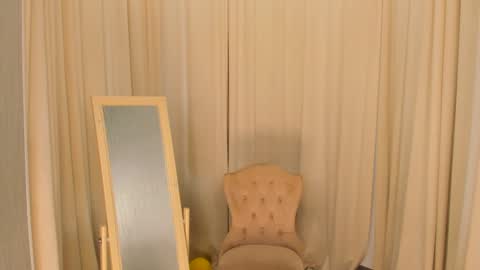 Snapshot of skye_shy chatting on January 31, 1:23 pm Skye online show from January 31, 1:23 pm