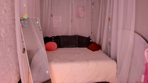 Snapshot of skye_shy chatting on February 22, 4:30 pm Skye online show from February 22, 4:30 pm
