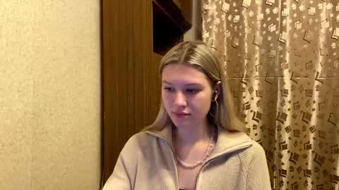 Snapshot of skyedavis chatting on December 21, 7:10 pm skyedavis online show from December 21, 7:10 pm