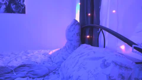 skyglow_ online show from January 18, 4:00 pm