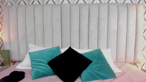 Snapshot of skyjunne chatting on October 28, 5:37 pm Sky June online show from October 28, 5:37 pm