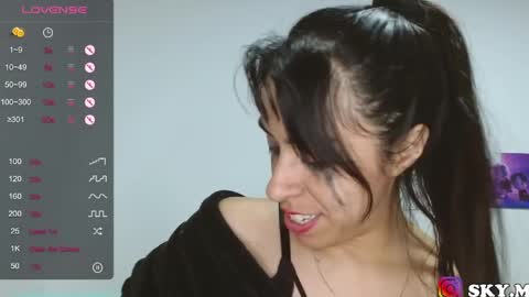 Snapshot of skylady05 chatting on April 24, 12:35 am millie online show from April 24, 12:35 am