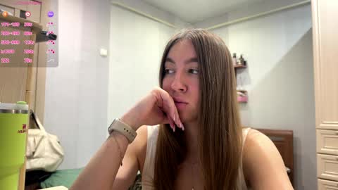 Snapshot of skylarbelle chatting on April 8, 1:00 pm Aurora online show from April 8, 1:00 pm