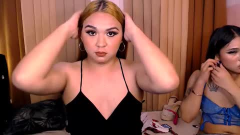 Snapshot of skylarvox_ chatting on March 4, 5:13 pm skylarvox_ online show from March 4, 5:13 pm