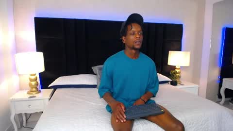 SKYLERBIGXXX online show from June 18, 4:02 am