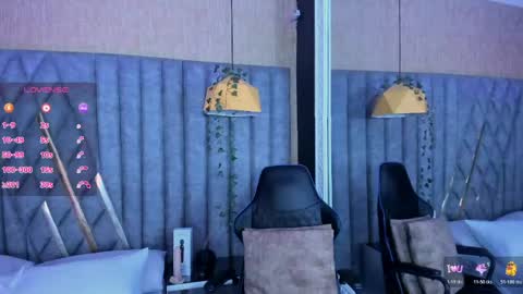 Snapshot of skylerbloom chatting on April 13, 3:23 am skylerbloom online show from April 13, 3:23 am