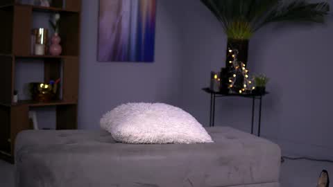 Skyler online show from May 18, 3:35 am