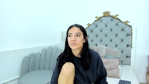 Skyler online show from December 14, 9:03 am