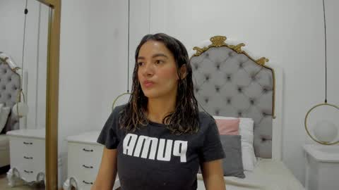 Skyler online show from May 4, 3:35 am