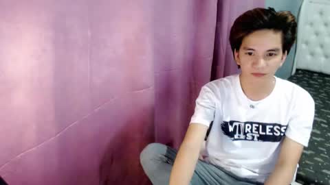 Snapshot of skyloquitexx chatting on April 2, 1:09 pm skyler online show from April 2, 1:09 pm