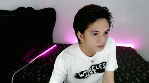Snapshot of skyloquitexx chatting on April 5, 4:04 pm skyler online show from April 5, 4:04 pm