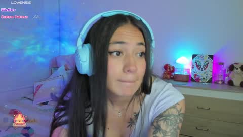 Snapshot of skymelody_1 chatting on February 4, 5:21 am IG Skymelody 1 online show from February 4, 5:21 am