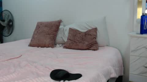 Snapshot of skynataly1 chatting on June 25, 5:23 am skynataly1 online show from June 25, 5:23 am