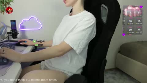 Snapshot of skyqueeni chatting on December 18, 10:10 am Nastya online show from December 18, 10:10 am