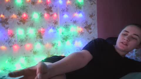 Snapshot of skyressie333 chatting on December 21, 12:38 pm skyressie333 online show from December 21, 12:38 pm