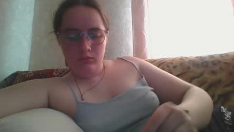 skyressie333 online show from May 3, 7:14 am