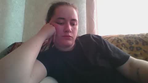 skyressie333 online show from May 6, 6:52 am