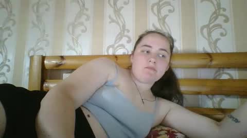 skyressie333 online show from May 6, 6:57 pm