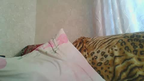skyressie333 online show from May 7, 11:59 am