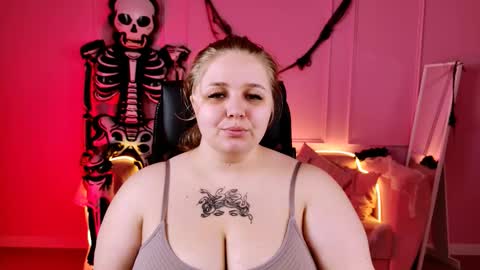 Snapshot of sladadeew chatting on October 18, 5:21 am Slada Deew online show from October 18, 5:21 am