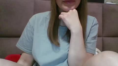 Snapshot of sladkiegubki chatting on February 7, 8:11 am Sladkiegubki online show from February 7, 8:11 am