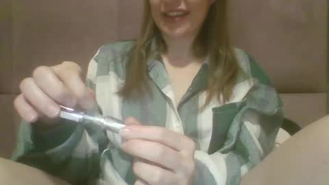 Snapshot of sladkiegubki chatting on February 26, 3:21 am Sladkiegubki online show from February 26, 3:21 am