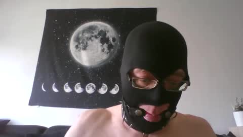 Snapshot of slaveforgodess chatting on March 5, 11:17 am slaveforgodess online show from March 5, 11:17 am