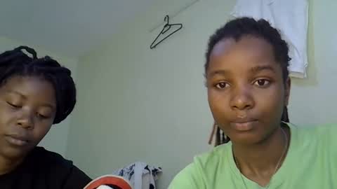 Snapshot of sleciah chatting on December 19, 7:37 am sleciah online show from December 19, 7:37 am