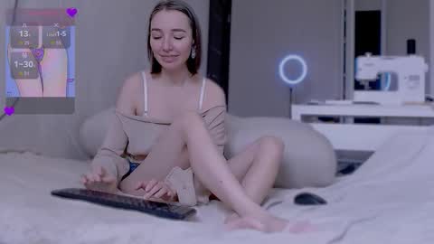 Snapshot of sleepy_ash_ chatting on October 3, 11:18 am sleepy_ash_ online show from October 3, 11:18 am