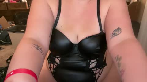 Snapshot of sleepyangel222 chatting on October 19, 7:09 am sleepyangel222 online show from October 19, 7:09 am
