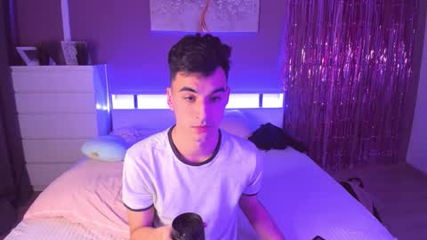 Snapshot of slendy_knox chatting on February 17, 4:35 pm Slendy online show from February 17, 4:35 pm