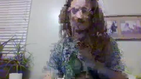 Snapshot of slicktrojan chatting on December 6, 9:43 am slicktrojan online show from December 6, 9:43 am