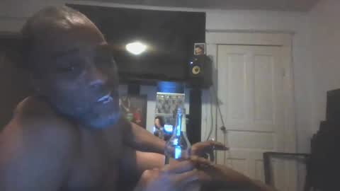 Slim8975 online show from February 11, 12:15 am