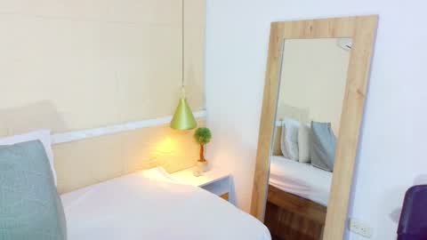 slim_chocobar18 online show from October 22, 1:33 pm