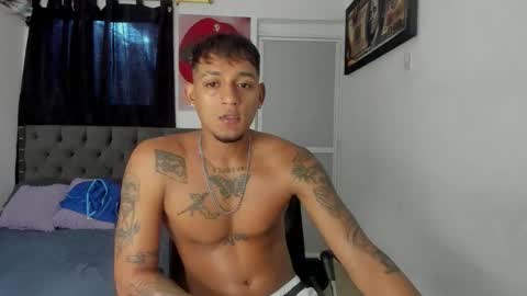 Snapshot of slim_master12 chatting on April 11, 9:30 pm slim_master12 online show from April 11, 9:30 pm