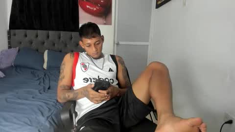 Snapshot of slim_master12 chatting on May 14, 11:55 pm slim_master12 online show from May 14, 11:55 pm