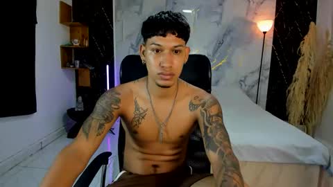 Snapshot of slim_master12 chatting on May 18, 3:24 am slim_master12 online show from May 18, 3:24 am