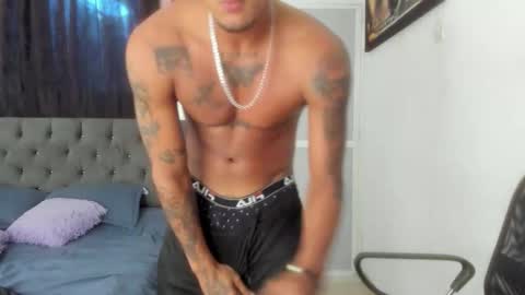 Snapshot of slim_master12 chatting on May 19, 8:48 pm slim_master12 online show from May 19, 8:48 pm