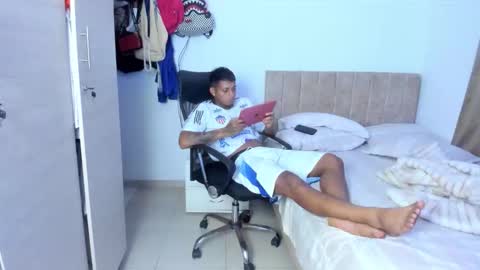 Snapshot of slim_master12 chatting on May 23, 9:52 pm slim_master12 online show from May 23, 9:52 pm